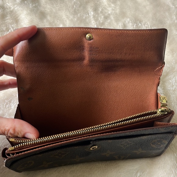 Authentic Louis Vuitton Sarah Wallet - pre-loved - Picture 11 of 16